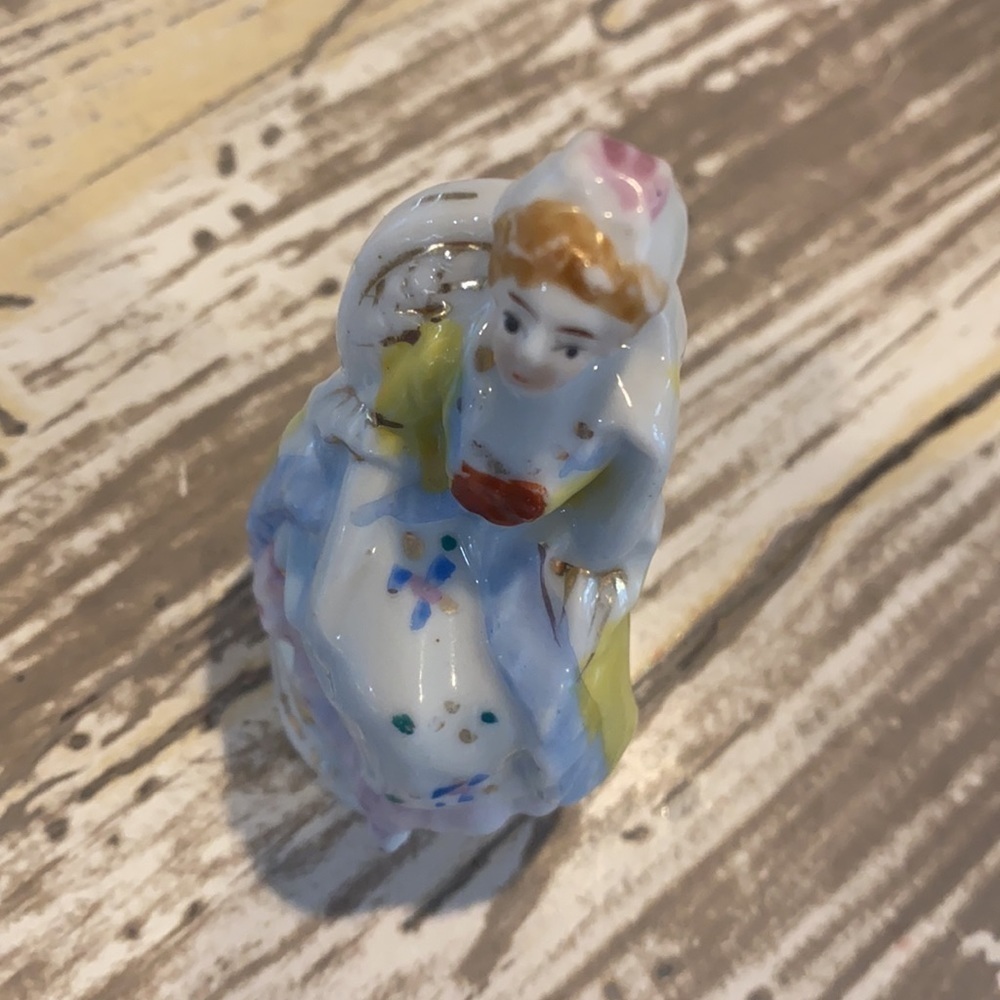 Vintage Made in Japan Porcelain Figurines (2)​​​​​​​​ - Picture 8 of 15
